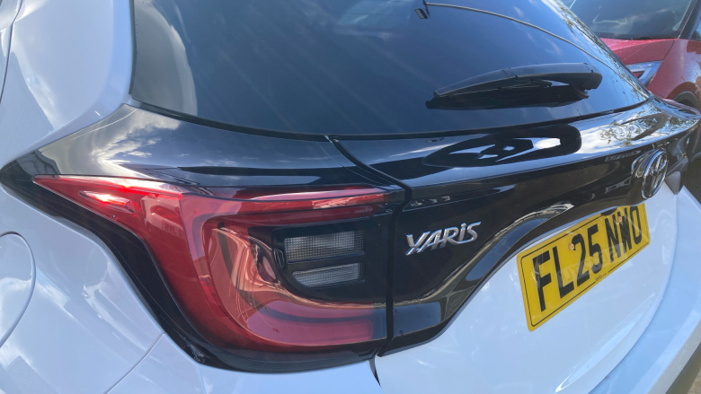 Toyota Yaris 1.5 Hybrid Design 5dr CVT Hybrid Hatchback